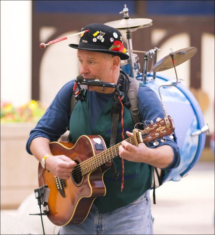 one man band drummer