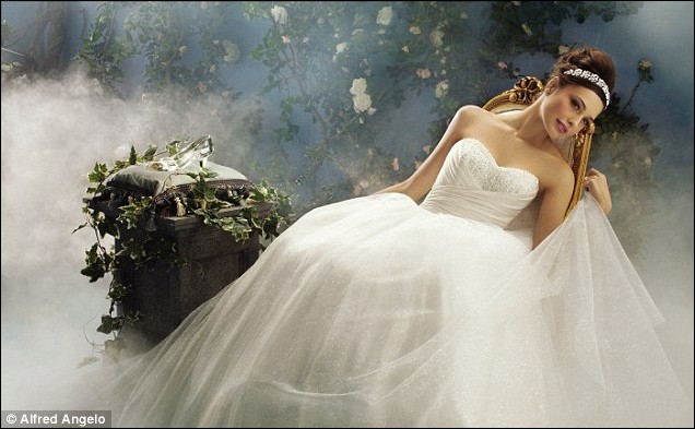 5 wedding dress disney princess05 Disney Princess Wedding Gowns by Alfred