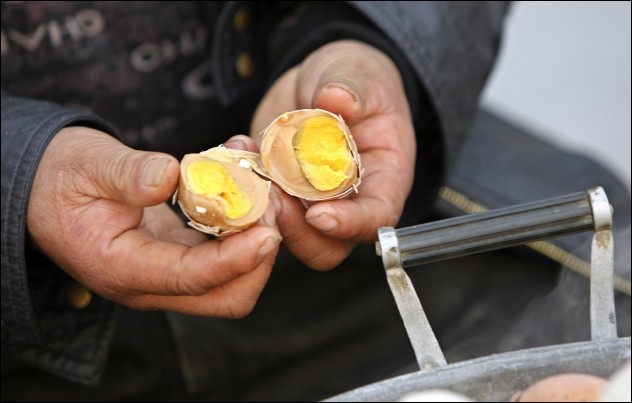 Chinese specialty: boiled eggs in urine